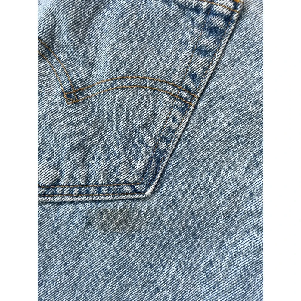 90s Levi's Mens 32 Relaxed Fit Shorts Light Wash Denim 550 Cotton Jorts Stains